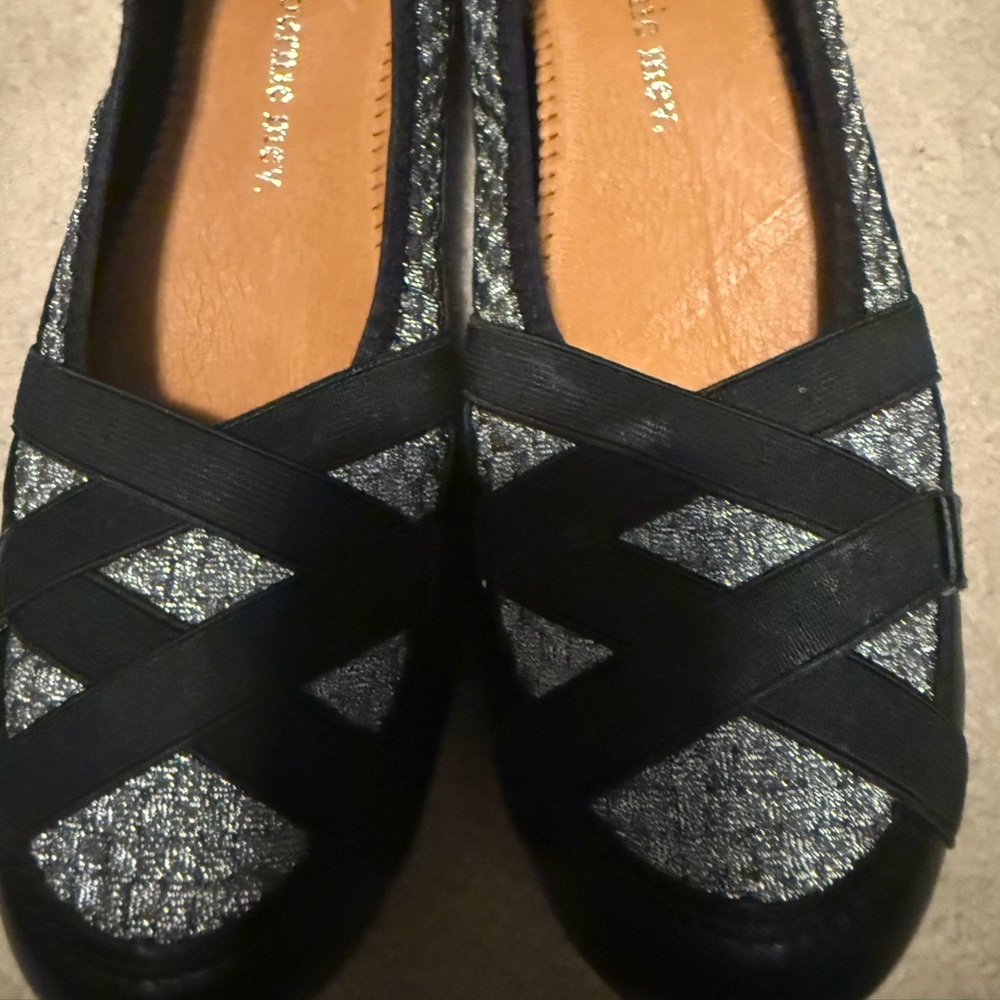 bernie mev. Black and Silver Flats